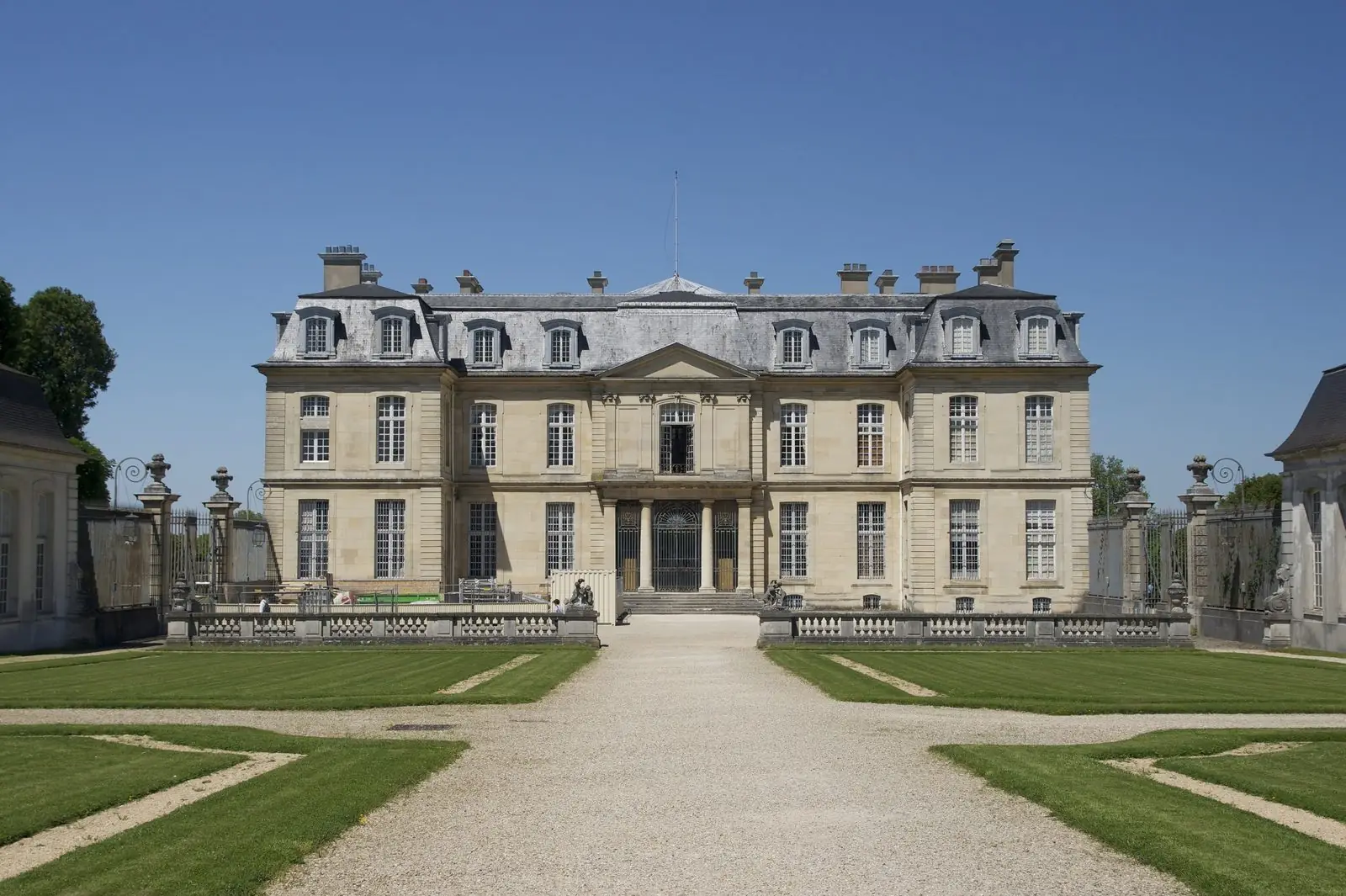 Façade sud du château de Champs-sur-Marne