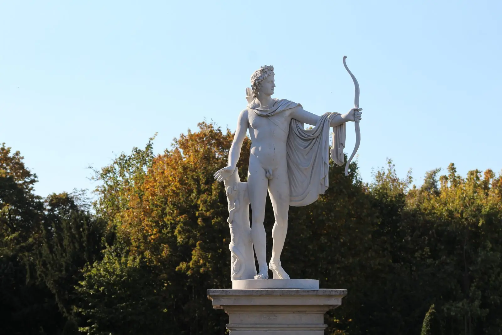 Statue d'Apollon dans le parc du château de Champs-sur-Marne