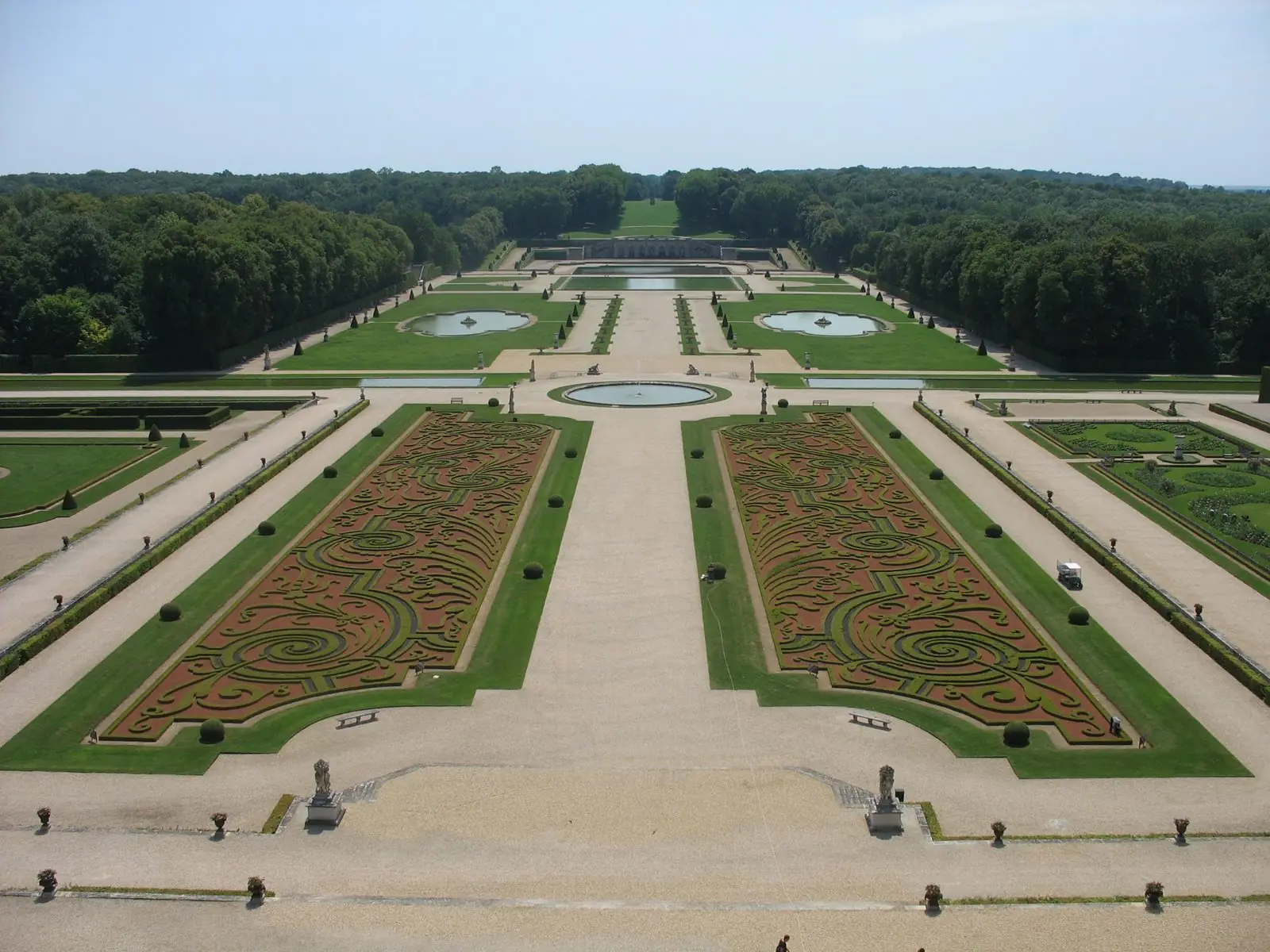 Façade du château de Vaux-le-Vicomte côté jardins
