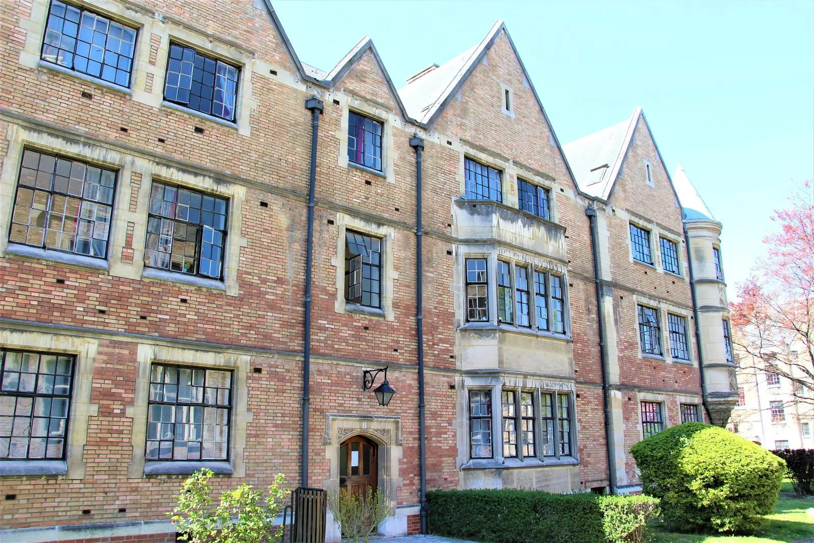 La fondation Deutsch de la Meurthe, à la Cité internationale universitaire