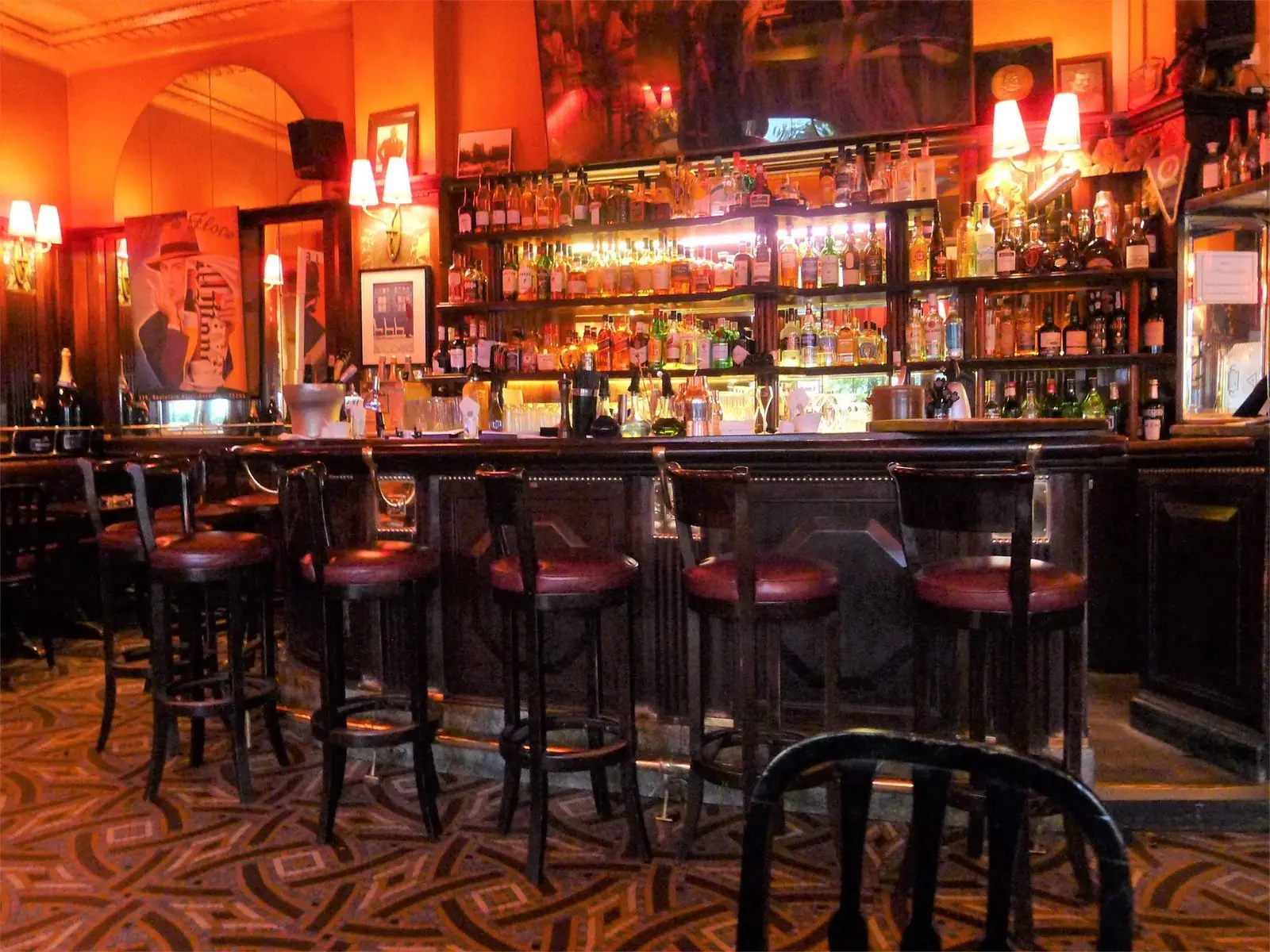 Le bar en bois de la Closerie des Lilas