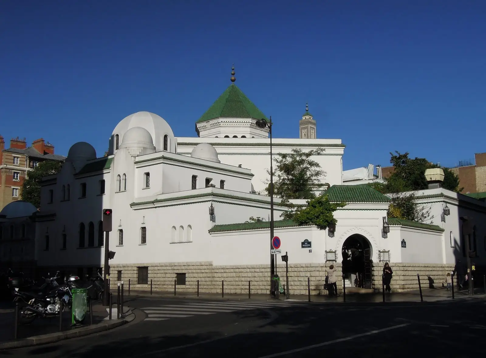 Le patio andalou et sa fontaine, à la Grande Mosquée de Paris