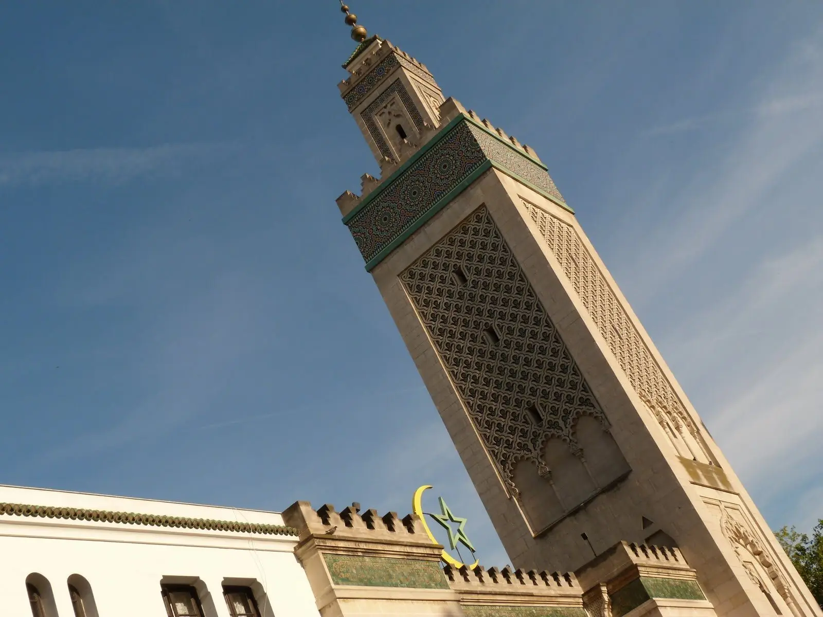 Le minaret hispano-mauresque de la Grande Mosquée de Paris
