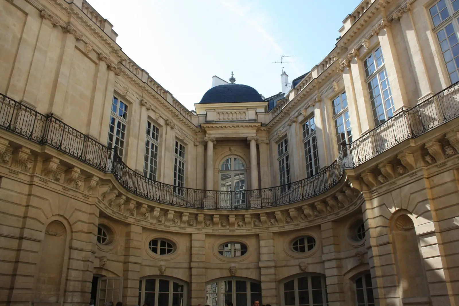 Détail architectural du Grand Siècle à l'Hôtel de Beauvais