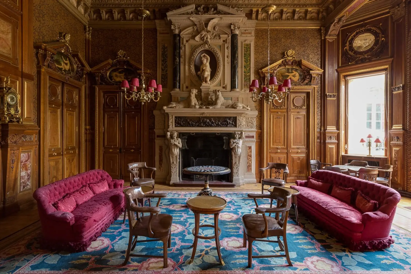 Décor doré et marbres de l'Hôtel de la Païva