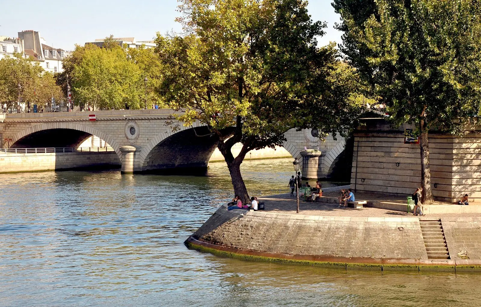 Une rue paisible de l'île Saint-Louis, à Paris