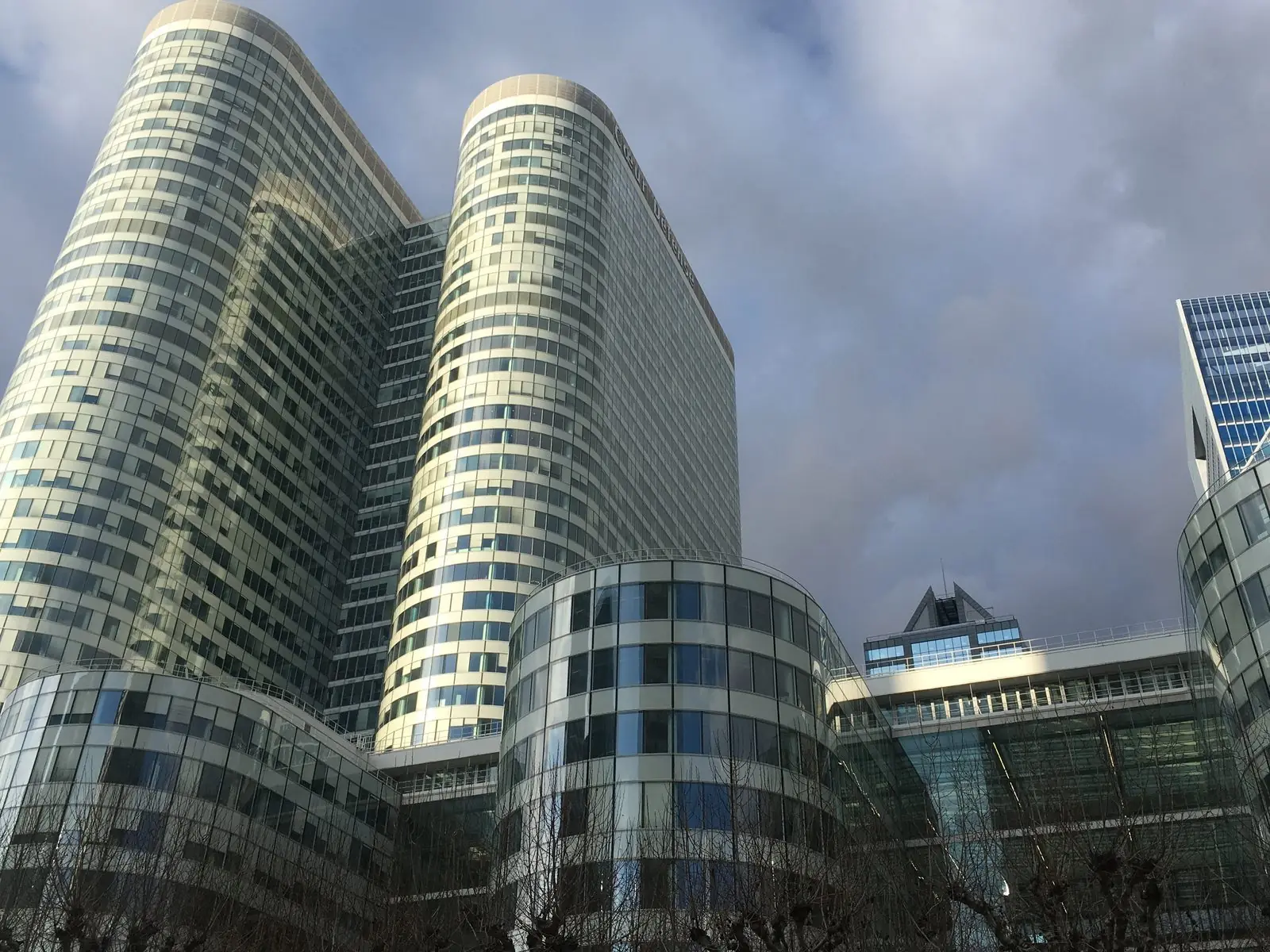 La Grande Arche de La Défense dans l'axe des Champs-Élysées