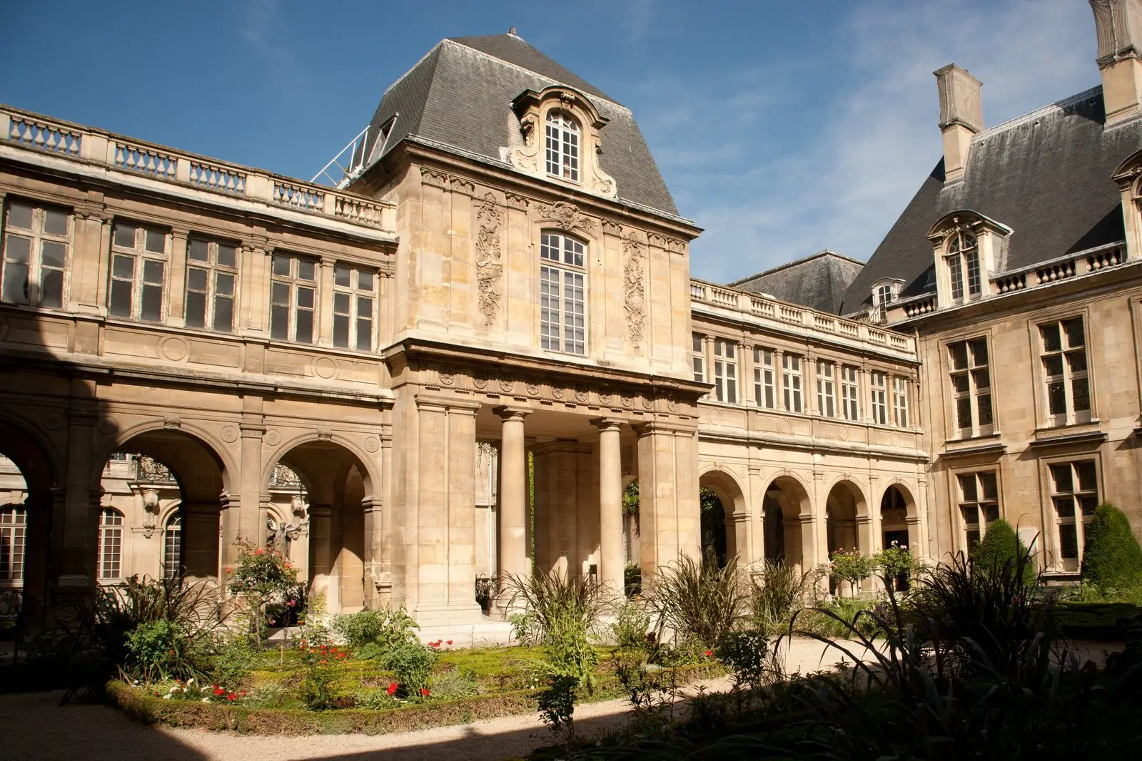 Le jardin de l'hôtel Carnavalet, à Paris