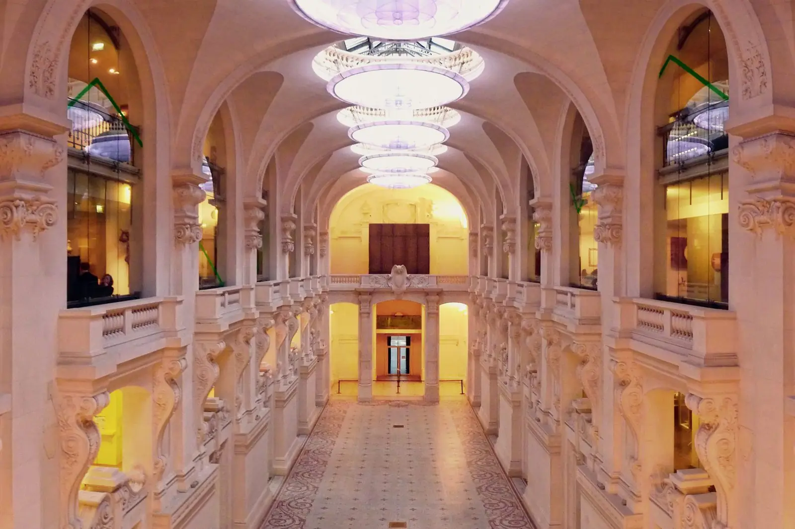 Mobilier des périodes royales au musée des Arts décoratifs