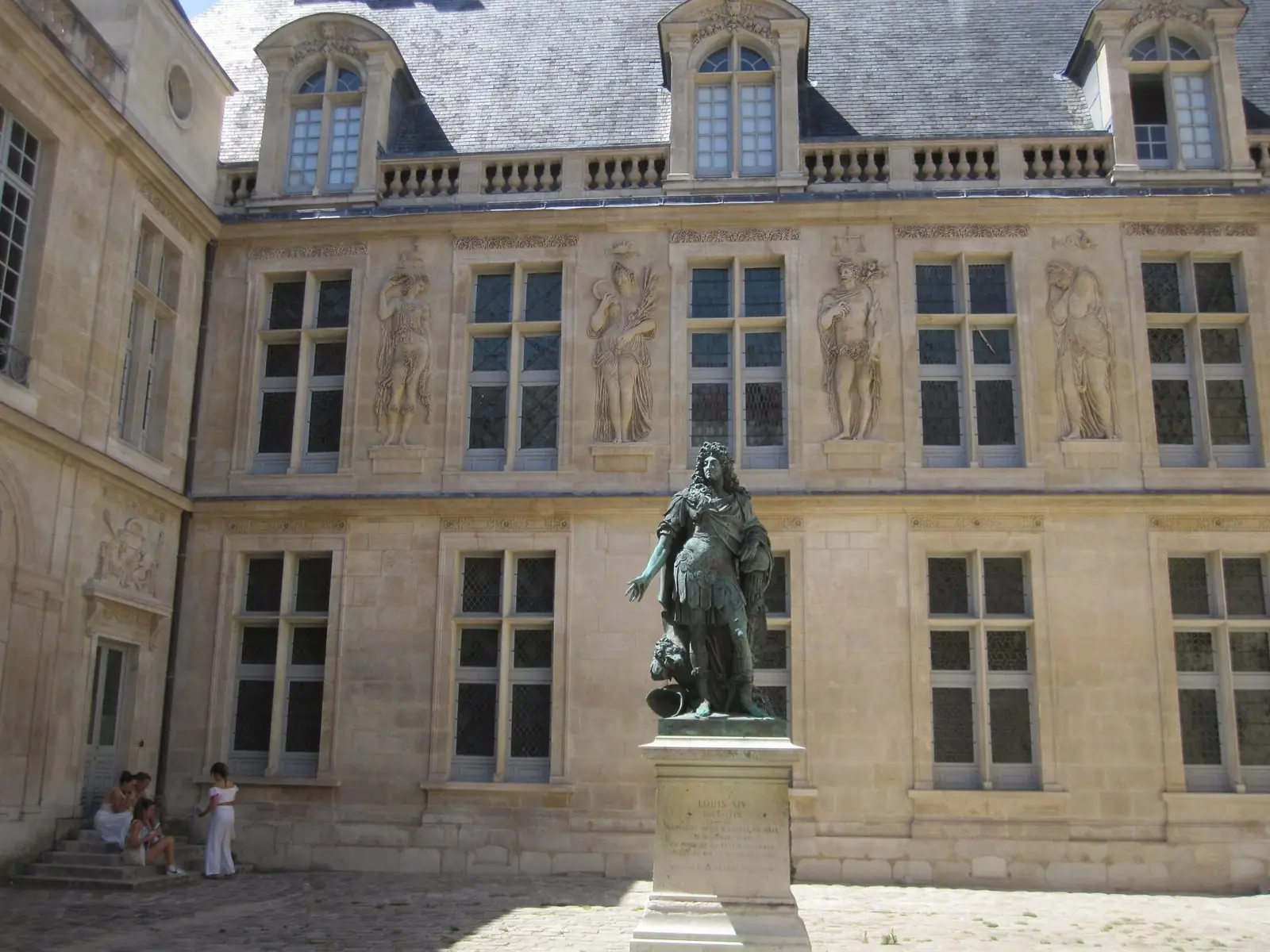 Galerie de peintures sur l'histoire de Paris, au musée Carnavalet