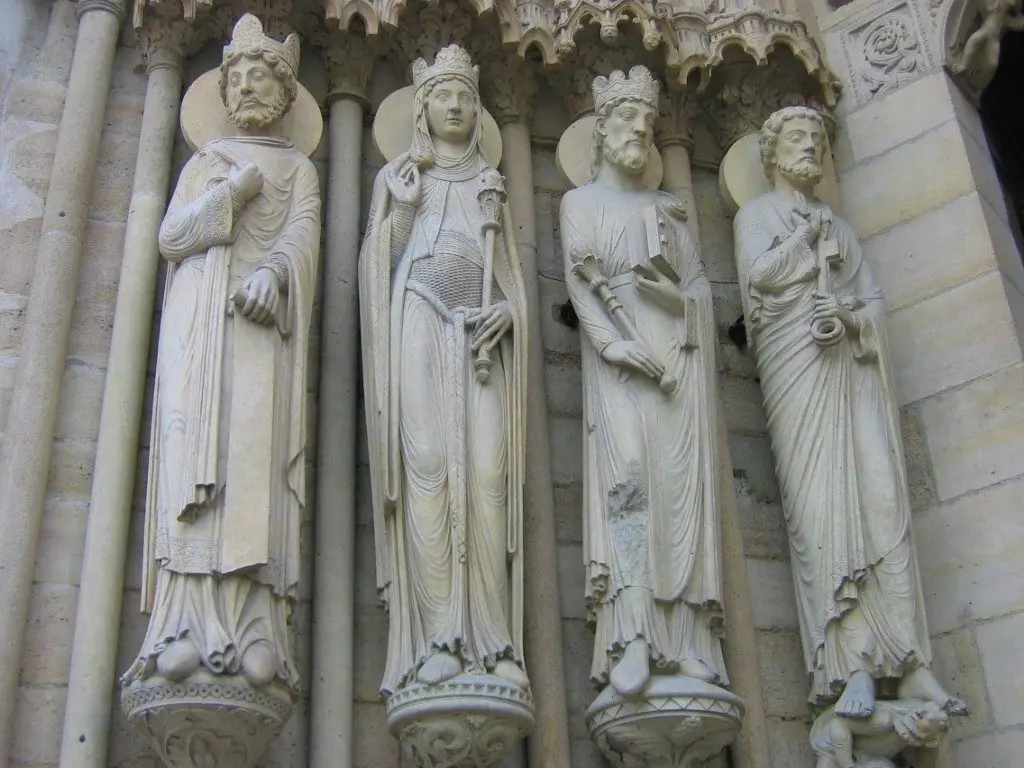 Portails sculptés de la façade de Notre-Dame de Paris