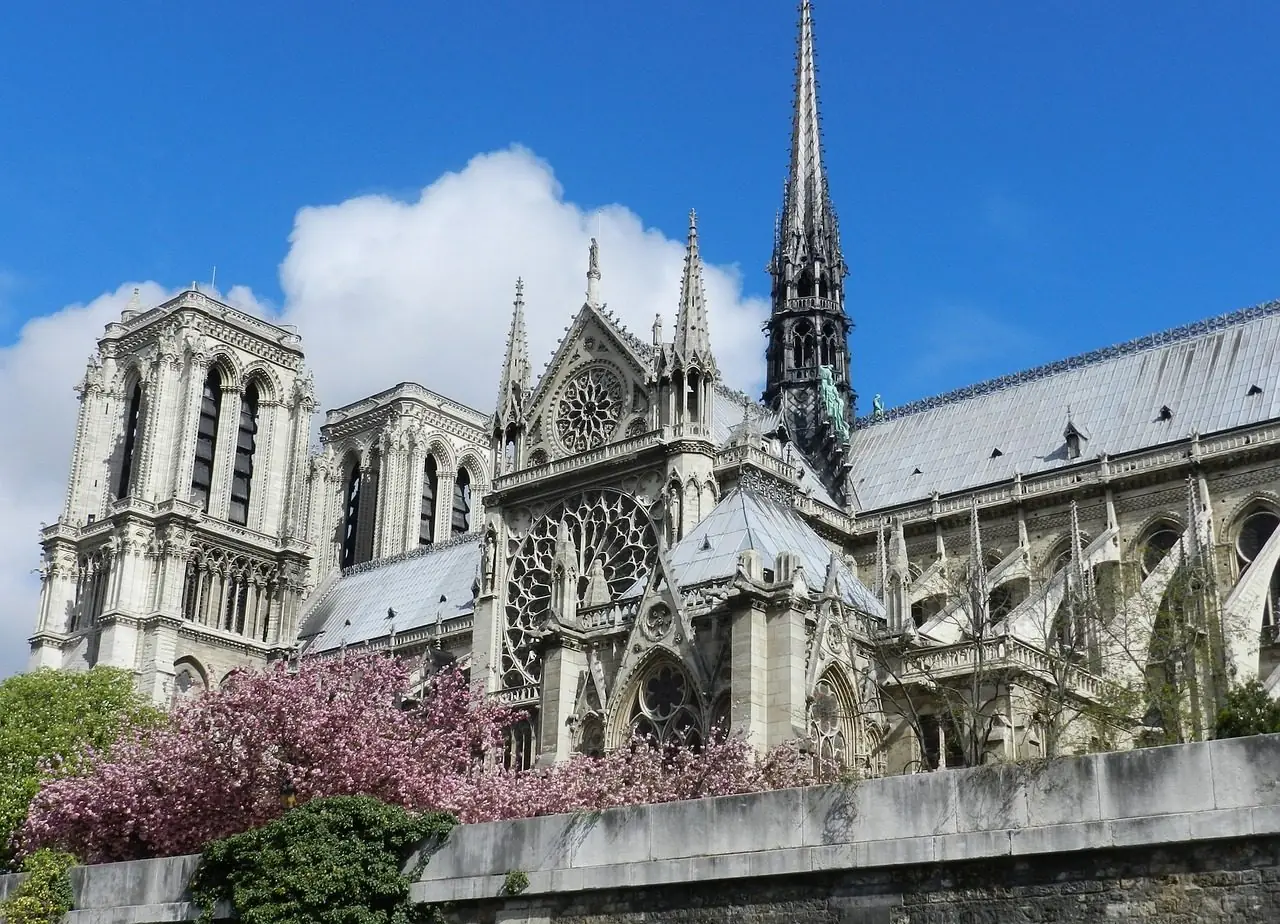 Le chevet de Notre-Dame de Paris vu depuis la Seine