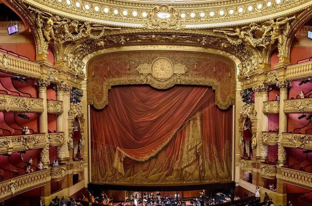 Le plafond de la salle peint par Marc Chagall, à l'Opéra Garnier