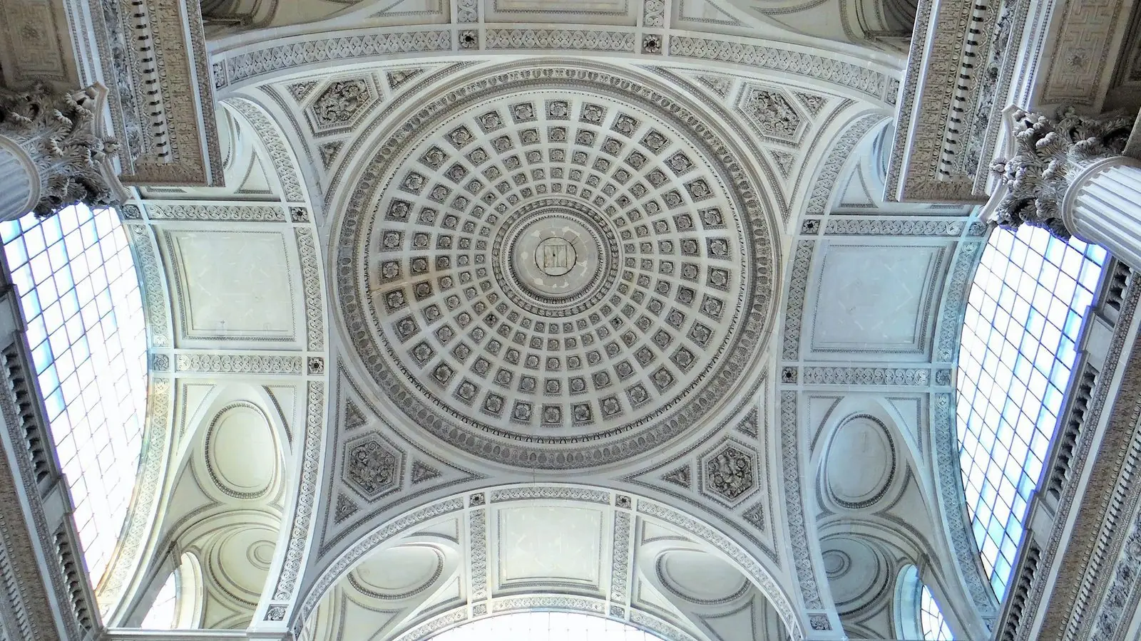 La grande coupole du Panthéon vue de l'intérieur