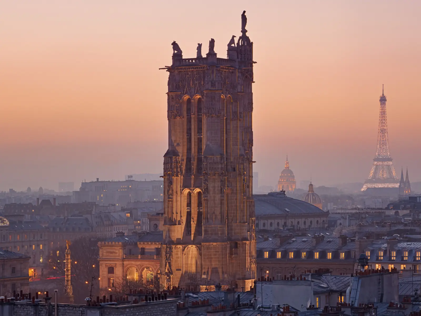 La Tour Saint-Jacques, vestige gothique flamboyant