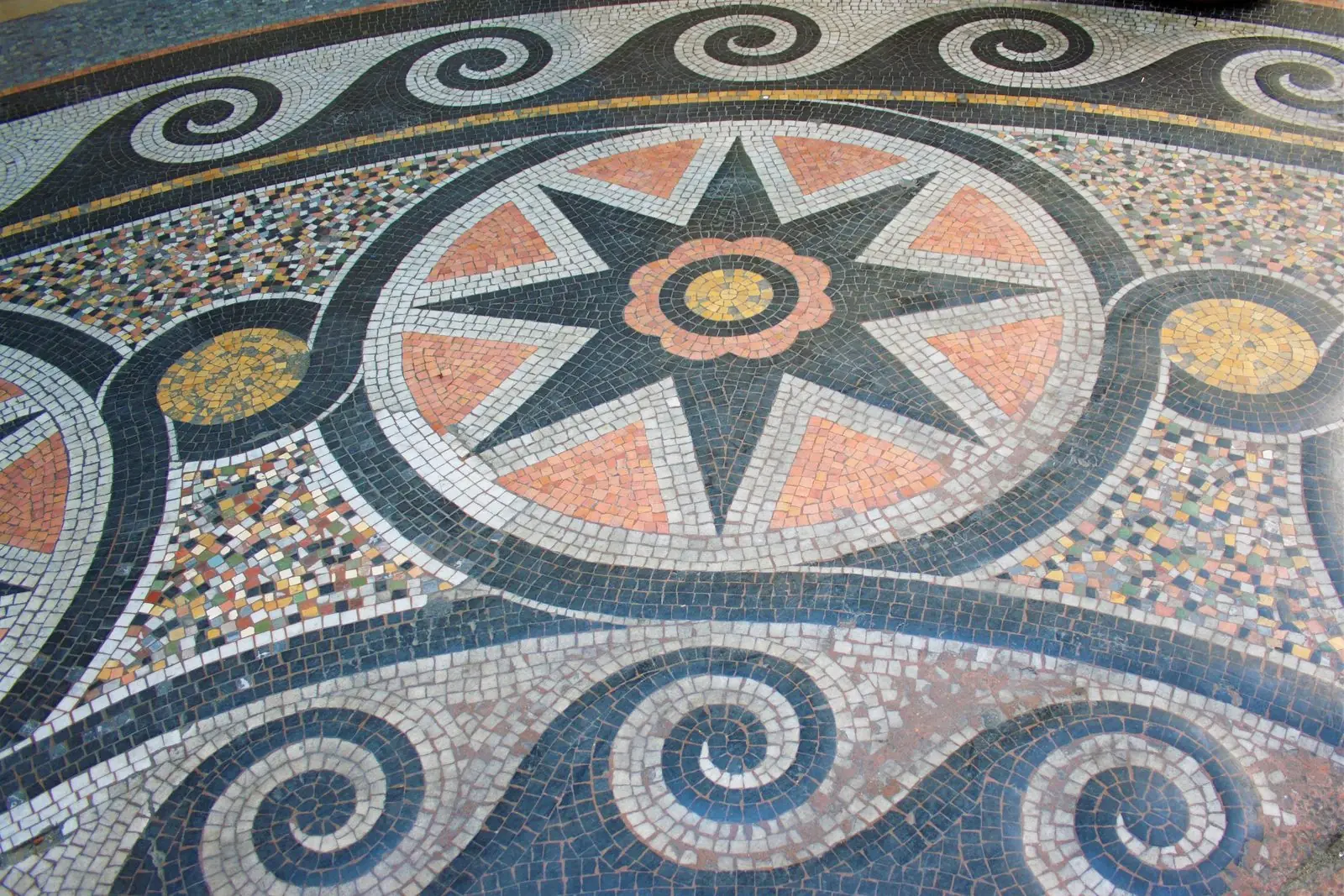 Mosaïques d'époque d'une galerie du quartier du Palais-Royal