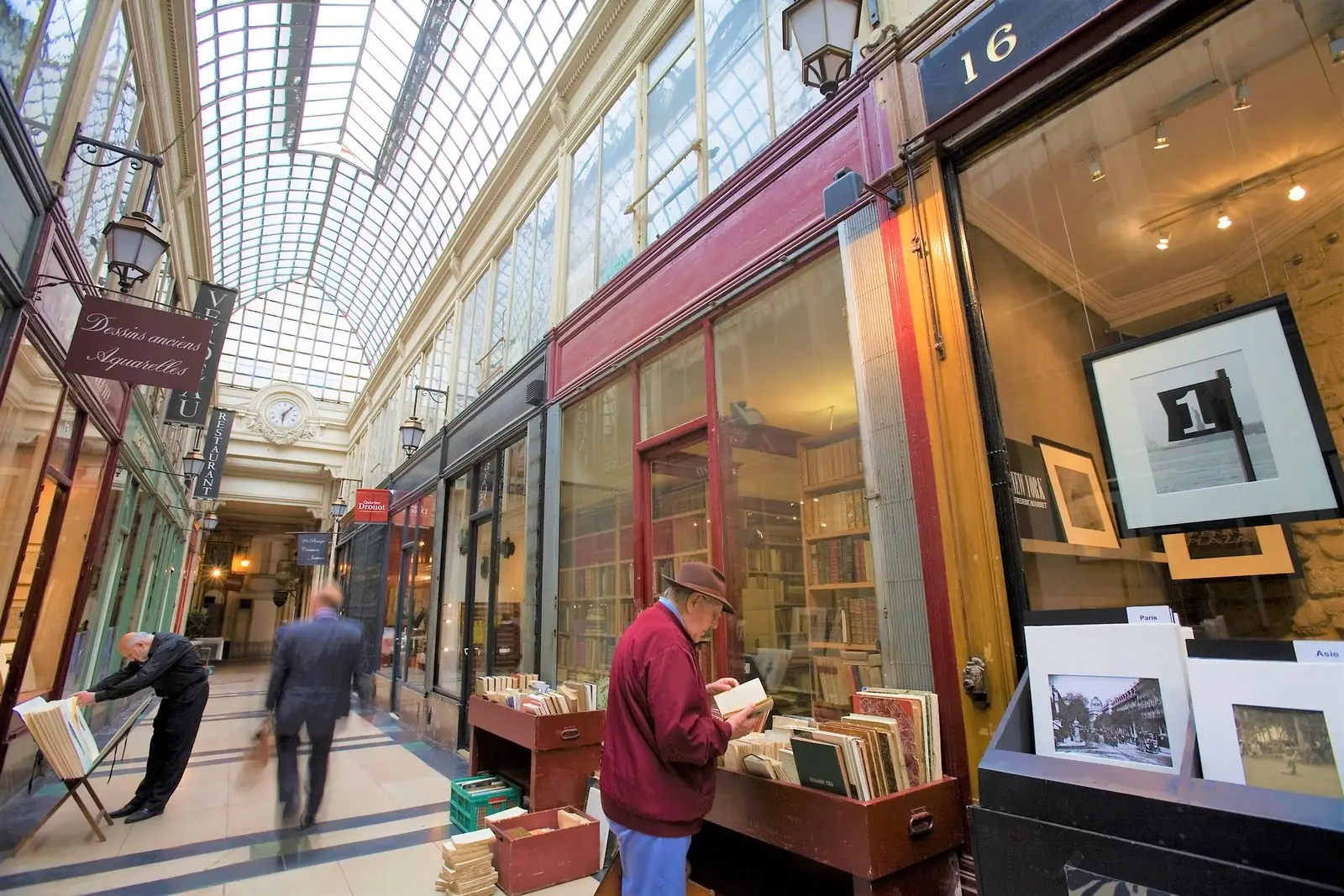 Les bouquinistes du passage Verdeau, ambiance du vieux Paris
