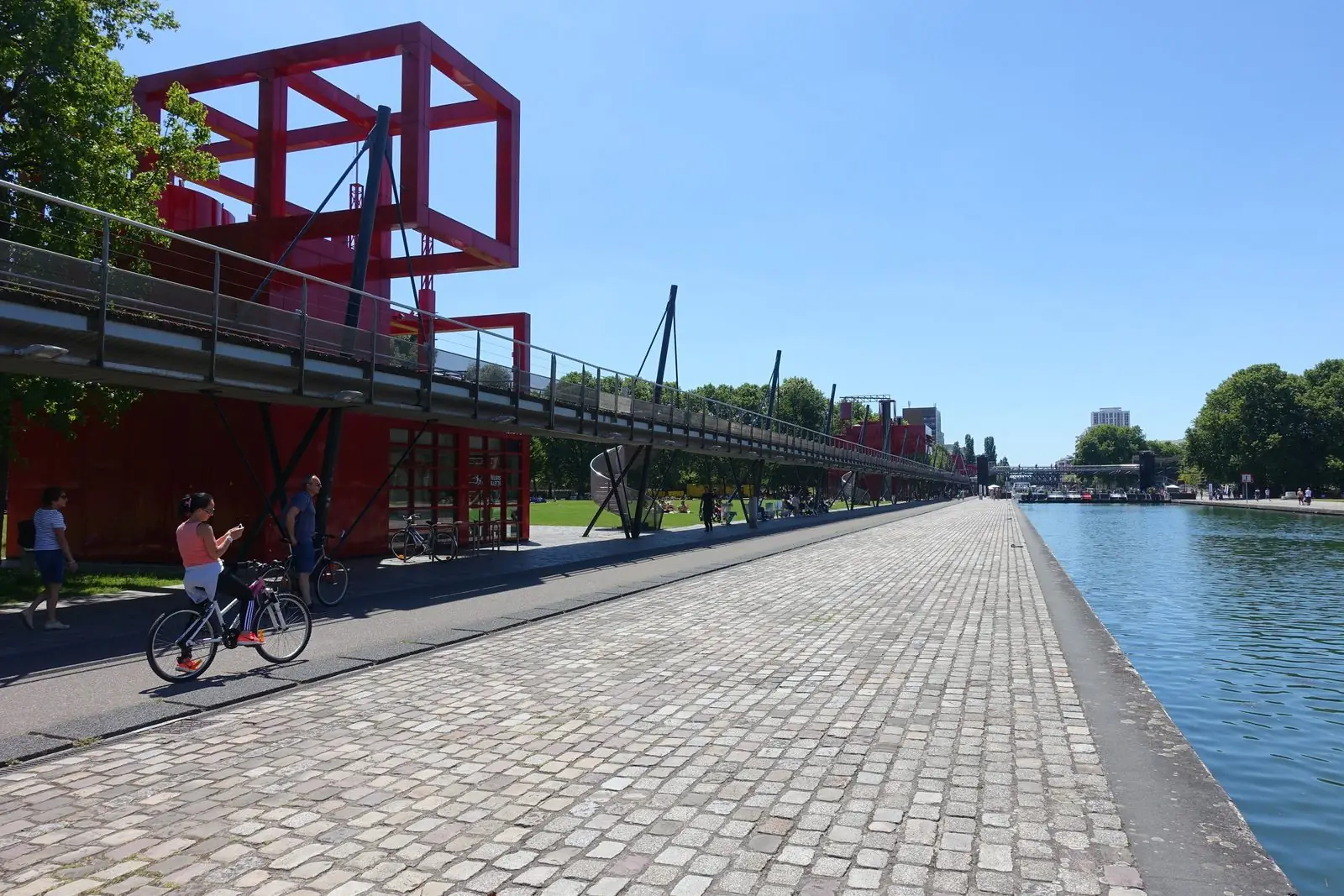 Le canal de l'Ourcq à la Villette, à Paris