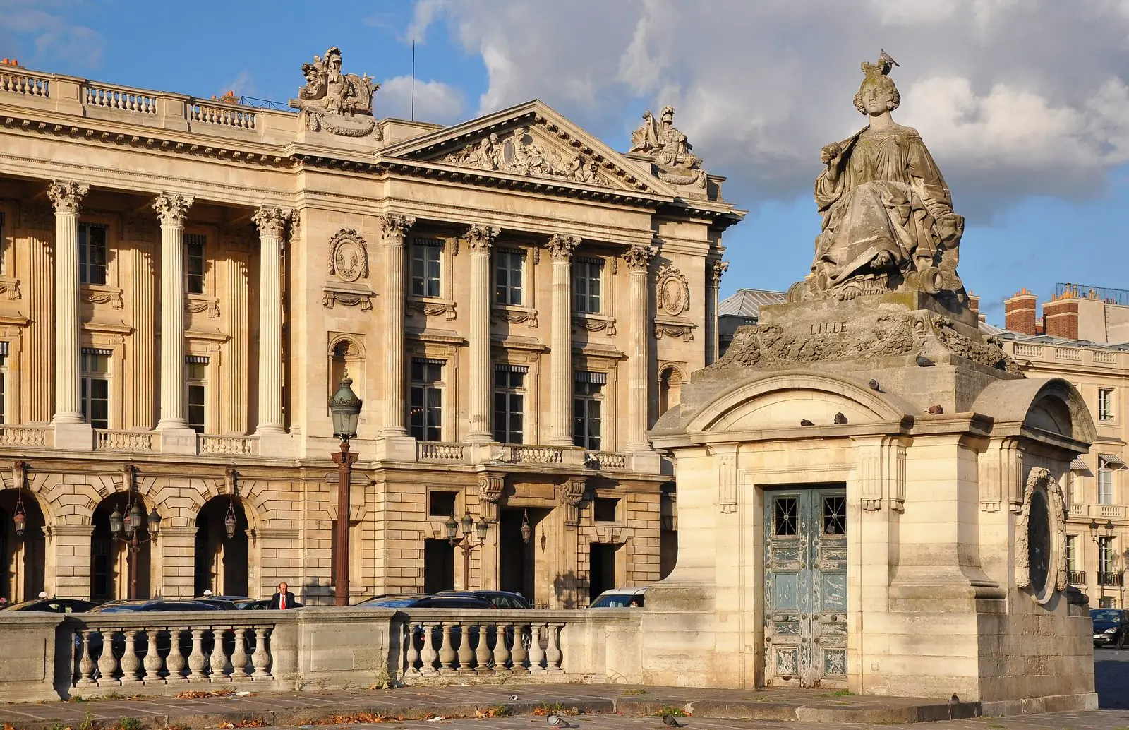Une statue de la place de la Concorde, à Paris