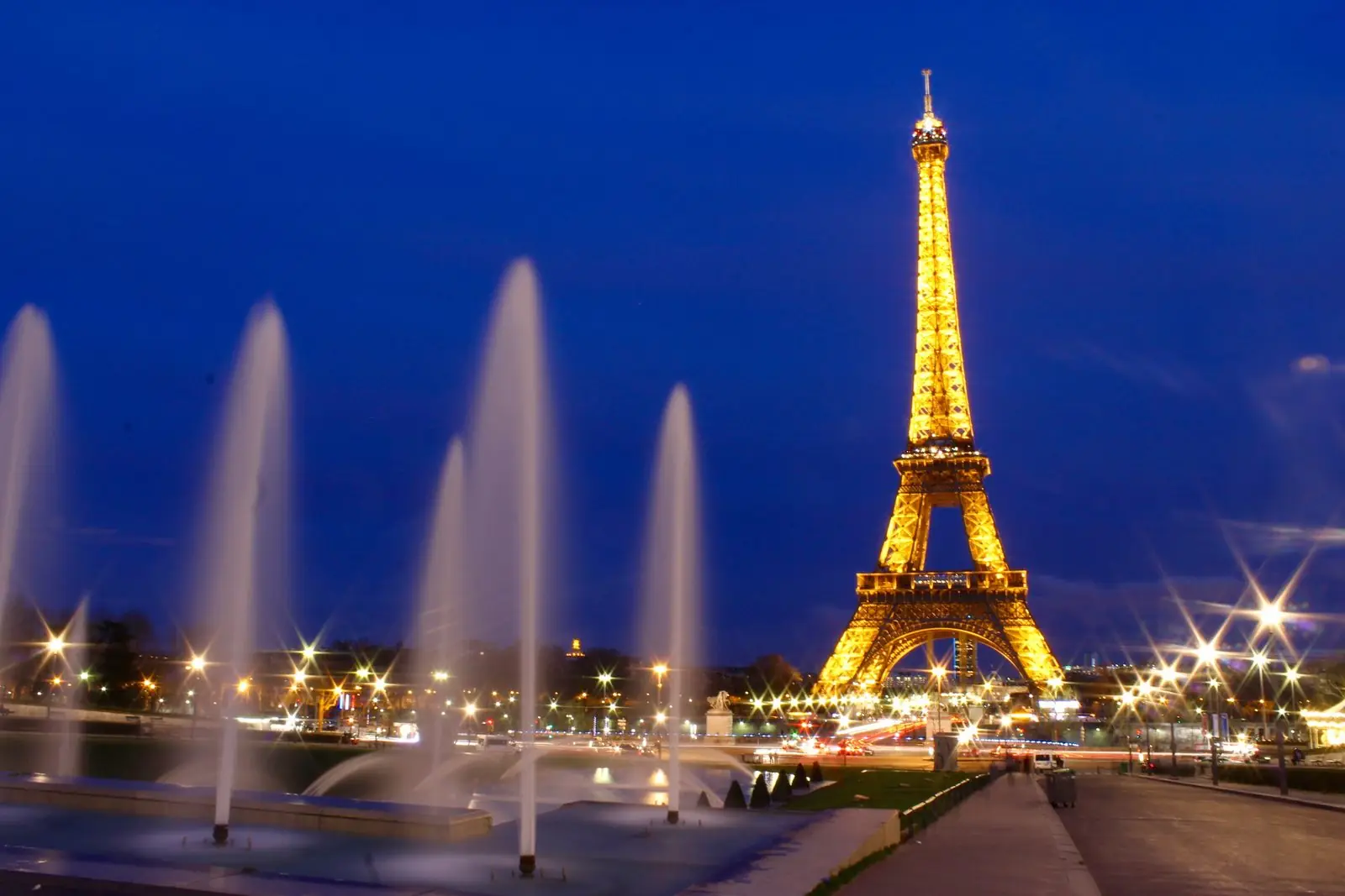 La tour Eiffel se dressant au-dessus de Paris