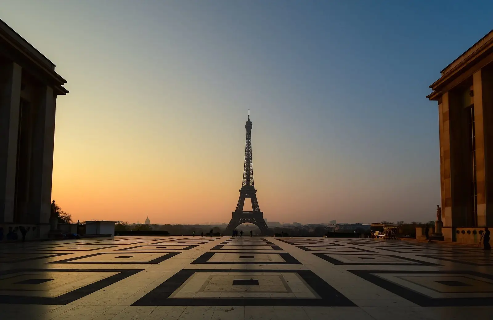Détail de la charpente métallique de la tour Eiffel