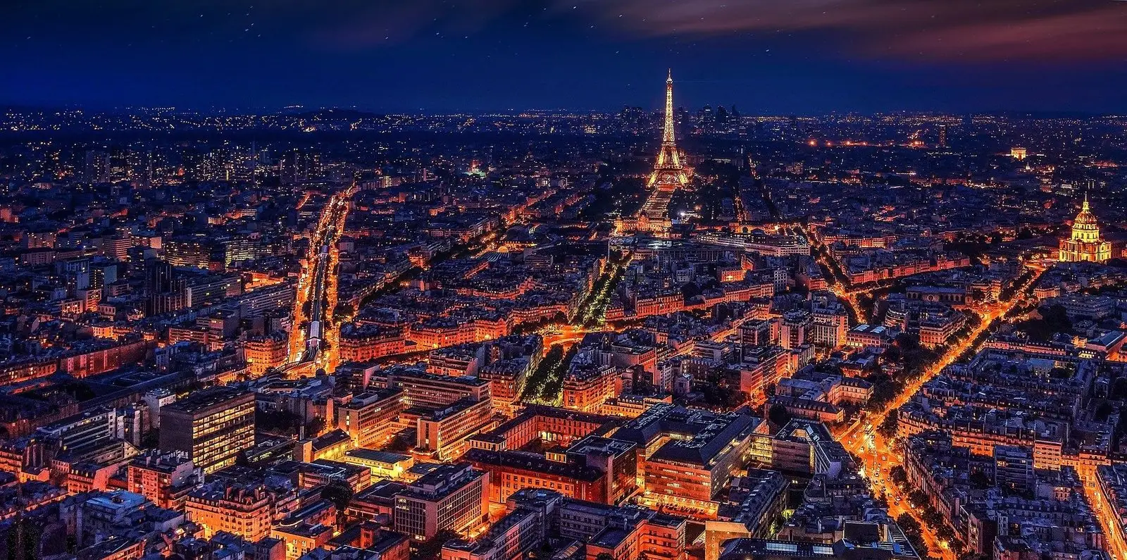 Perspective de la tour Eiffel depuis le pont d'Iéna
