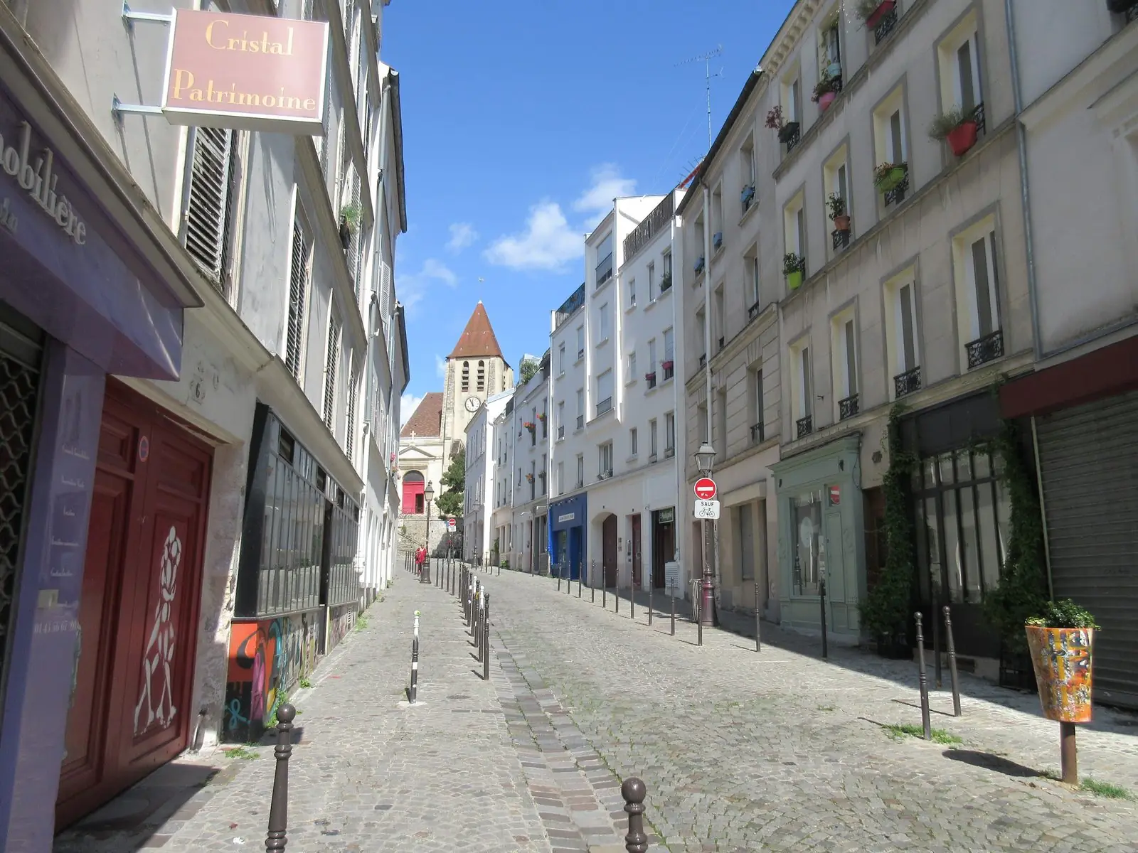 Les pavés disjoints de la rue Saint-Blaise, à Charonne