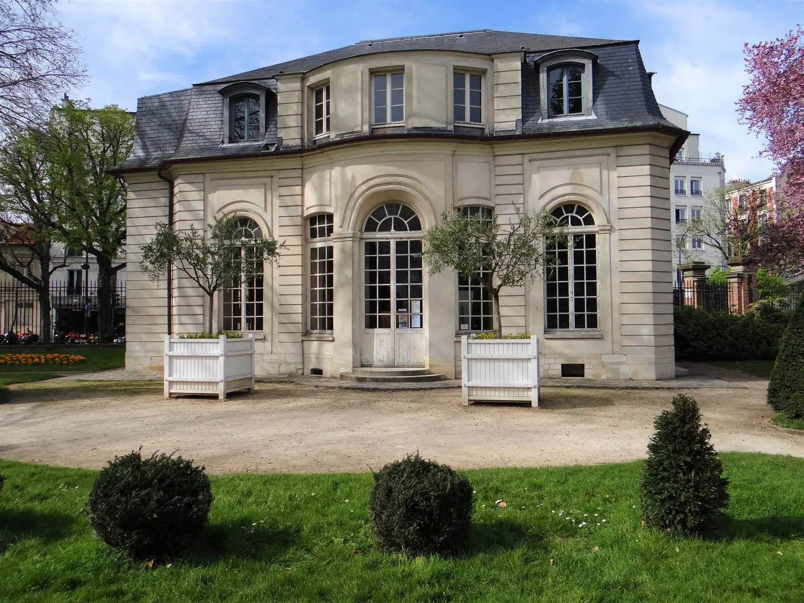 Le Pavillon de l'Ermitage, dernière folie du 20ᵉ à Charonne