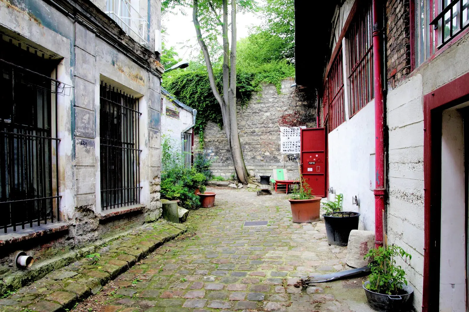 Jardin naturel et ruelles champêtres du village de Charonne